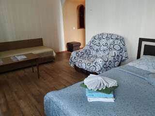 Апартаменты Apartment on Prospect Octyabrya Гомель Семейный номер с балконом-6